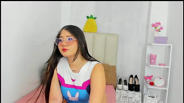 ImSofia222  online show from 11.13.25