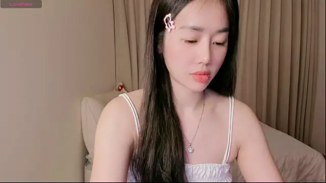 strawberry-ni online show from 10.11.25