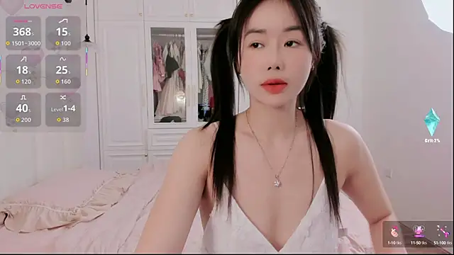 strawberry-ni online show from 10.14.25