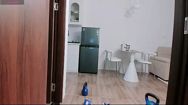 strawberry-ni online show from 10.19.25