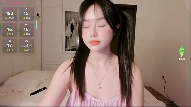 strawberry-ni online show from 10.21.25