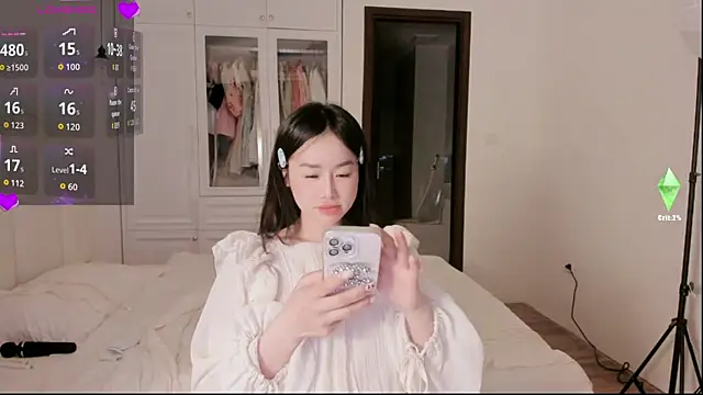 strawberry-ni online show from 10.30.25