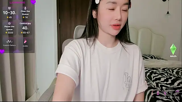 strawberry-ni online show from 11.06.25