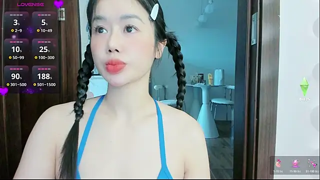 strawberry-ni online show from 11.10.25