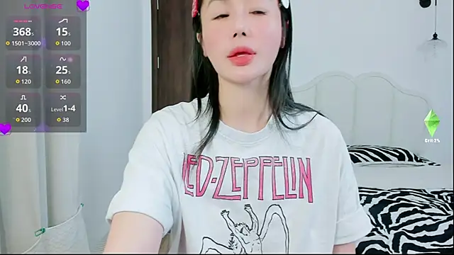 strawberry-ni online show from 11.12.25