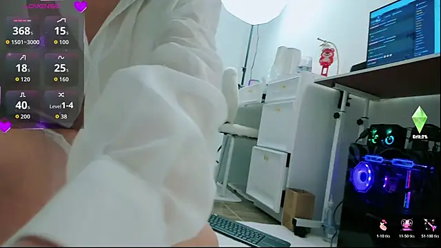 strawberry-ni online show from 11.19.25