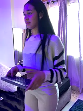 Snapshot of Kylie_Patrick chatting on 10.25.25 Kylie Patrick online show from 10.25.25