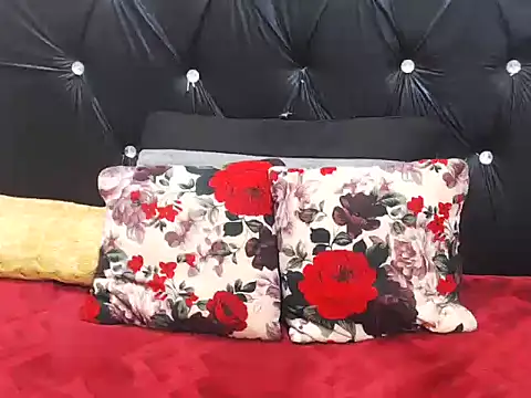 Snapshot of AppleAss02 chatting on 10.14.25 AppleAss02 online show from 10.14.25