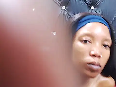 Snapshot of AppleAss02 chatting on 11.28.25 AppleAss02 online show from 11.28.25