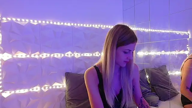 Snapshot of Aishha_ chatting on 09.09.25 Aishha online show from 09.09.25