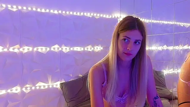 Snapshot of Aishha_ chatting on 09.10.25 Aishha online show from 09.10.25