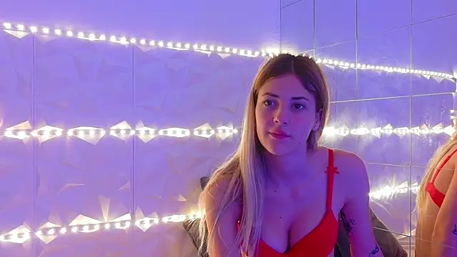 Snapshot of Aishha_ chatting on 09.11.25 Aishha online show from 09.11.25