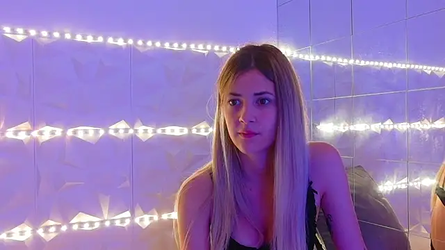 Snapshot of Aishha_ chatting on 09.12.25 Aishha online show from 09.12.25