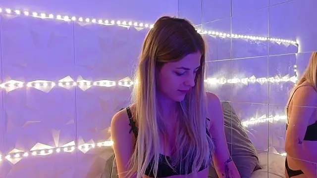 Snapshot of Aishha_ chatting on 09.15.25 Aishha online show from 09.15.25