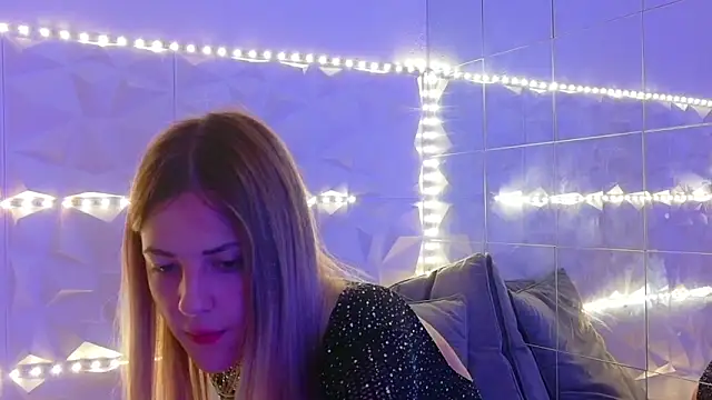 Snapshot of Aishha_ chatting on 10.03.25 Aishha online show from 10.03.25