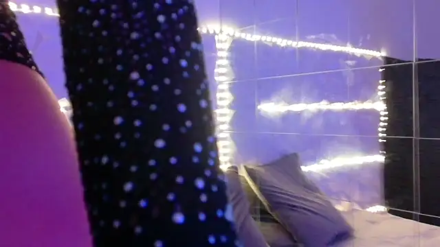 Snapshot of Aishha_ chatting on 10.13.25 Aishha online show from 10.13.25