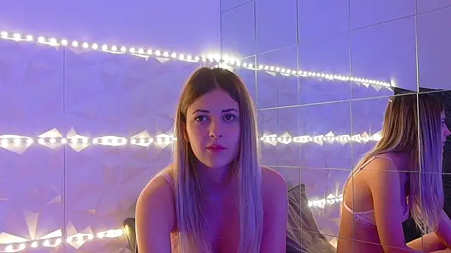 Snapshot of Aishha_ chatting on 10.17.25 Aishha online show from 10.17.25