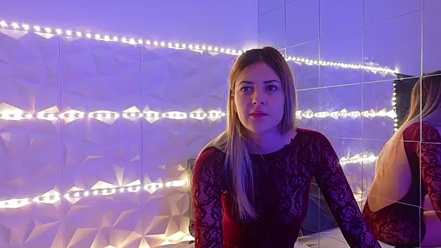 Snapshot of Aishha_ chatting on 10.23.25 Aishha online show from 10.23.25