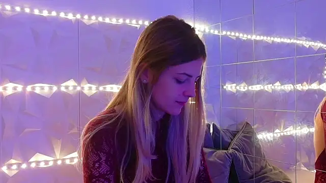 Snapshot of Aishha_ chatting on 11.04.25 Aishha online show from 11.04.25