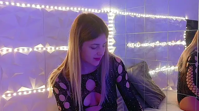 Snapshot of Aishha_ chatting on 11.06.25 Aishha online show from 11.06.25