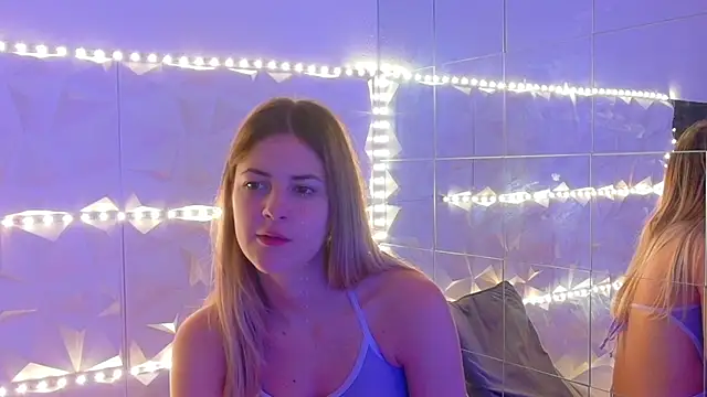 Snapshot of Aishha_ chatting on 11.10.25 Aishha online show from 11.10.25