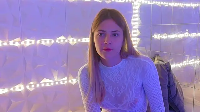 Snapshot of Aishha_ chatting on 11.13.25 Aishha online show from 11.13.25