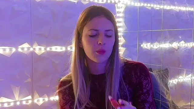 Snapshot of Aishha_ chatting on 11.25.25 Aishha online show from 11.25.25