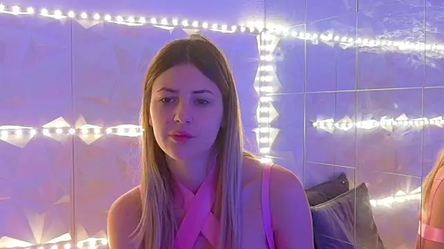 Snapshot of Aishha_ chatting on 11.28.25 Aishha online show from 11.28.25