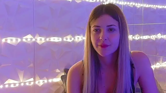 Snapshot of Aishha_ chatting on 12.01.25 Aishha online show from 12.01.25