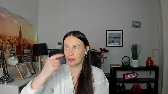 Snapshot of Velvet_Jasmine chatting on 10.01.25 Velvet Jasmine online show from 10.01.25