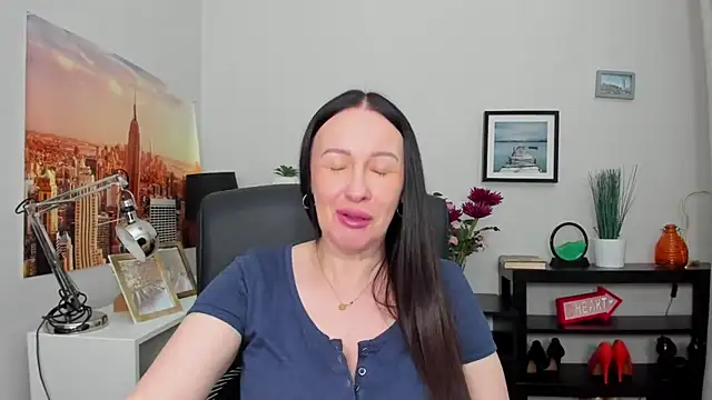 Snapshot of Velvet_Jasmine chatting on 10.06.25 Velvet Jasmine online show from 10.06.25