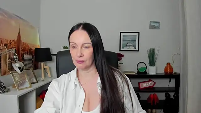 Snapshot of Velvet_Jasmine chatting on 10.08.25 Velvet Jasmine online show from 10.08.25