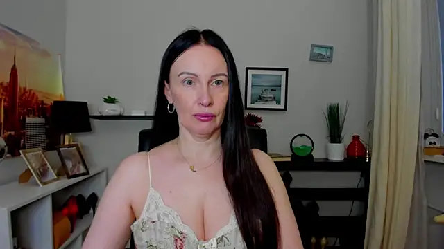 Snapshot of Velvet_Jasmine chatting on 10.22.25 Velvet Jasmine online show from 10.22.25