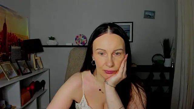 Snapshot of Velvet_Jasmine chatting on 11.03.25 Velvet Jasmine online show from 11.03.25