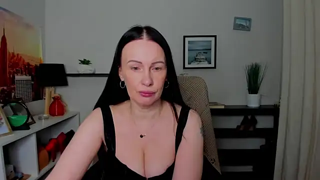 Snapshot of Velvet_Jasmine chatting on 11.25.25 Velvet Jasmine online show from 11.25.25