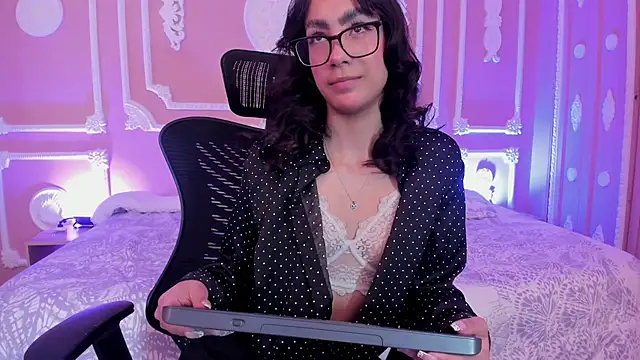 aitana johns online show from 10.04.25