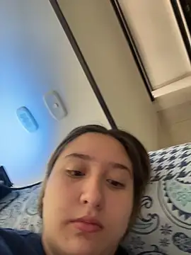 Snapshot of MoraInFire chatting on 12.04.25 MoraInFire online show from 12.04.25