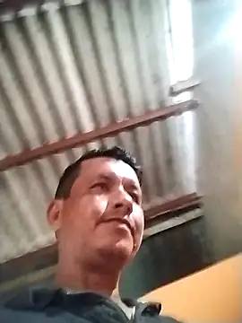 Snapshot of colombiano198720 chatting on 11.17.25 colombiano198720 online show from 11.17.25