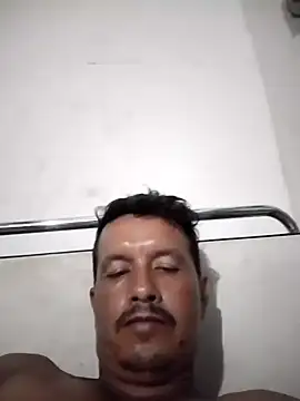 Snapshot of colombiano198720 chatting on 11.26.25 colombiano198720 online show from 11.26.25