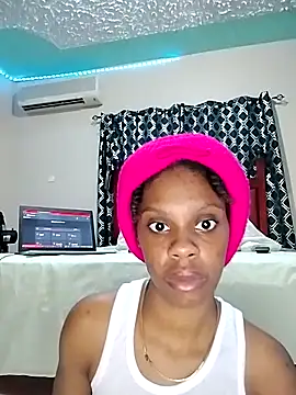 Snapshot of PinkSkyyy chatting on 12.22.25 PinkSkyyy online show from 12.22.25