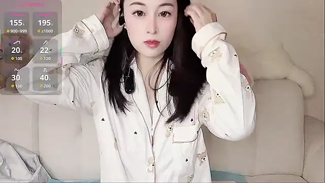 Snapshot of LuLu-Moon chatting on 10.21.25 LuLu-Moon online show from 10.21.25