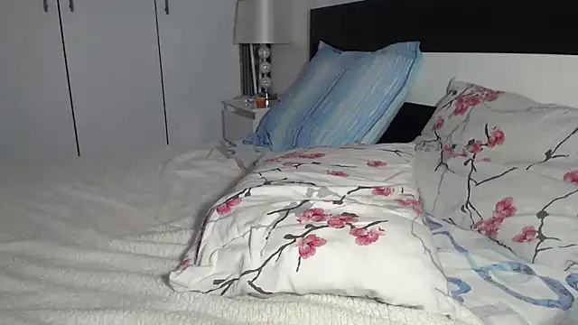 petite danielle online show from 10.18.25