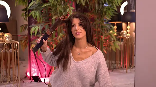 Snapshot of StephieRouse chatting on 03.28.26 StephieRouse online show from 03.28.26