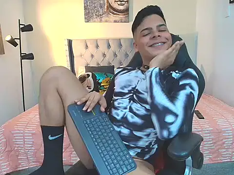 Snapshot of stewart_mateo_ chatting on 11.27.25 stewart mateo online show from 11.27.25