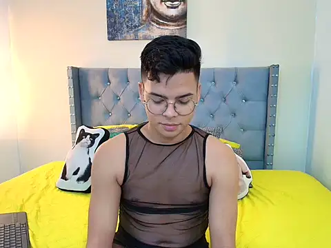 Snapshot of stewart_mateo_ chatting on 11.30.25 stewart mateo online show from 11.30.25