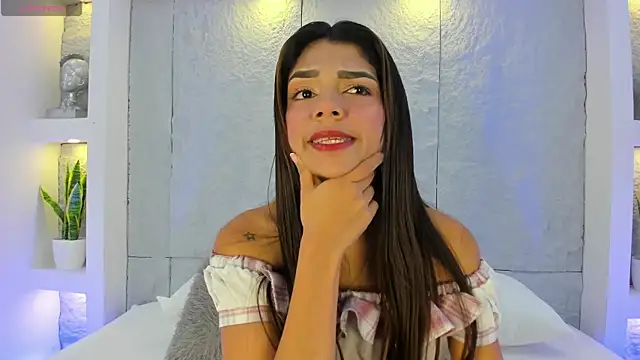 AlassiaHocthner online show from 04.11.26