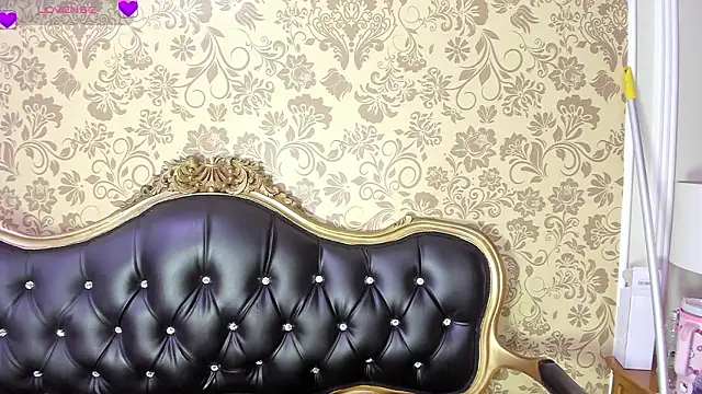 JulitPink online show from 03.08.26