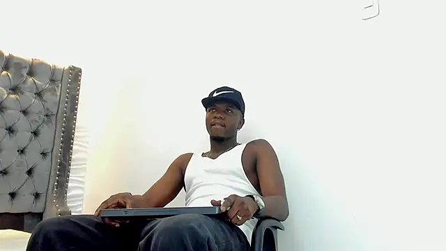 Snapshot of DOUGLAS_099 chatting on 09.20.25 DOUGLAS 099 online show from 09.20.25