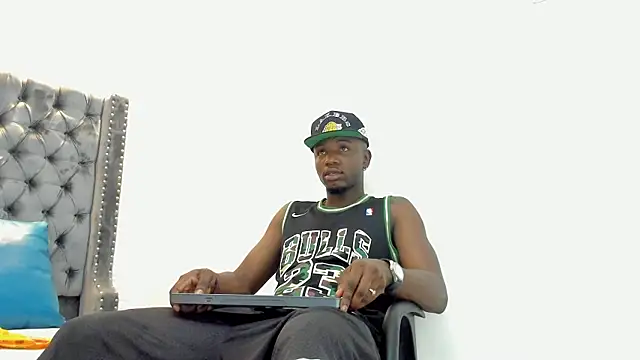 Snapshot of DOUGLAS_099 chatting on 09.25.25 DOUGLAS 099 online show from 09.25.25