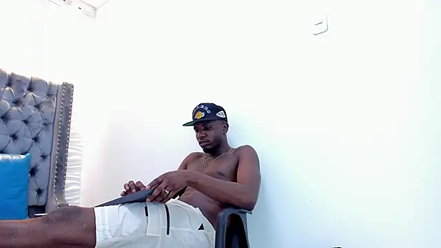 Snapshot of DOUGLAS_099 chatting on 09.27.25 DOUGLAS 099 online show from 09.27.25